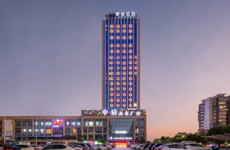 Lavande Hotel (Xintian County Government)