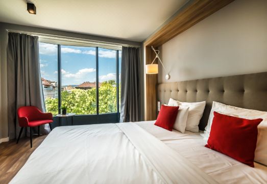 업 호텔 객실 내부