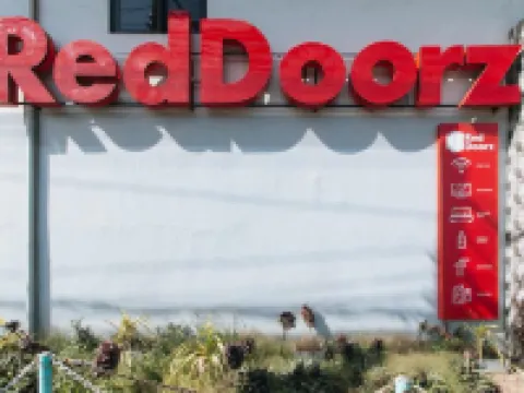 RedDoorz near SM Calamba Hotels in Calamba