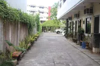 RedDoorz Near Colgante Bridge Naga City