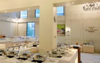 Balcony Courtyard Sriracha Hotel & Serviced Apartments - breakfast