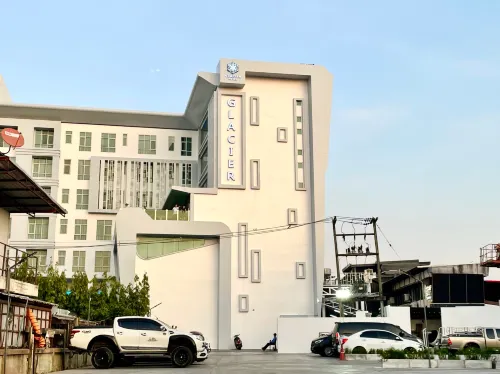 Glacier Hotel Khon Kaen - Parking