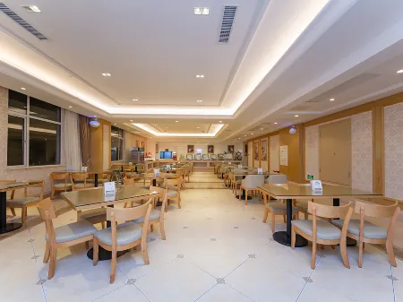 Vienna International Hotel (Wuhan Guanggu Zanglong Island) Отели рядом с достопримечательностью «Hubei Institute of Fine Arts (Canglongdao Campus - Office Building 1)»