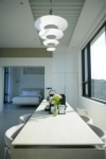 窗景休息室-泳池別墅