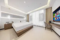 Maitreya's Hot Spring Homestay (Huquan Ecological Park Branch)
