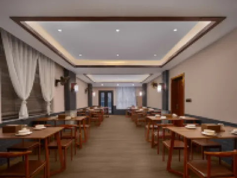 โรงแรมคอร์ทยาร์ดวาลาโตมส์ฮอทสปริง สาขาวัดเปาโกว เอ๋อเหม่ยซาน โรงแรมในเอ๋อเหม่ยซาน