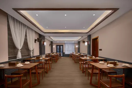 VALATOMS Hot Spring Courtyard Hotel (Baoguo Temple Branch, Emei Mountain)