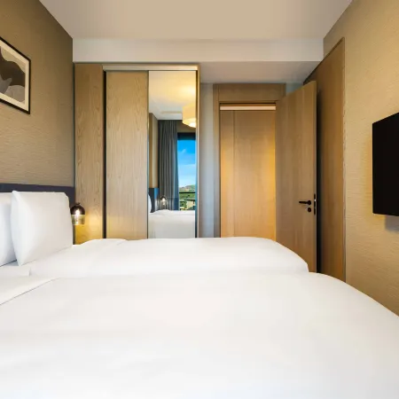 Mövenpick Living Istanbul Camlivadi Отели рядом с достопримечательностью «Торговый центр Axis Istanbul»
