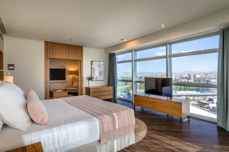 Barceló Granada Congress Отели рядом с достопримечательностью «Camping Reina Isabel»