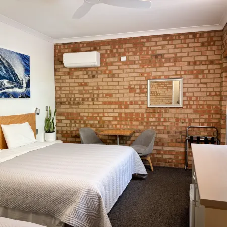 Edge of the Forest Motel