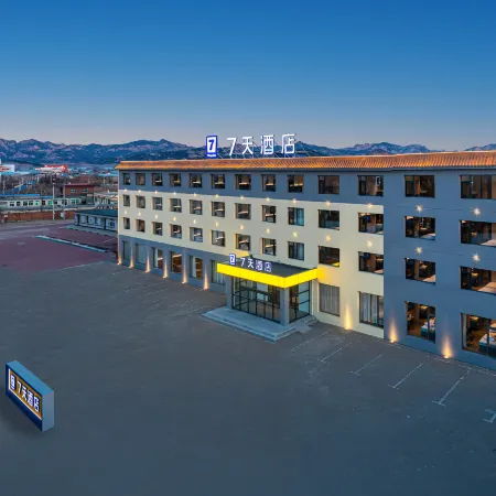 7Days Inn Hotel (Jinzhou Qingyanshi Tourism Service Center)