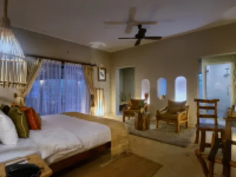 バラヒ ジャングル ロッジ チトワンのホテル