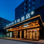 蘭歐飯店（呼和浩特和林格爾雲谷金街店） 松佰木壽材石碑附近的飯店