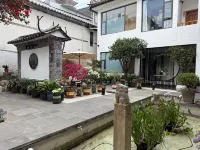 Lanzhi Fangyou Qinghuan Private Resort Hotel Отели рядом с достопримечательностью «Эрхай»