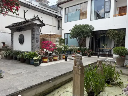 Lanzhi Fangyou Qinghuan Private Resort Hotel