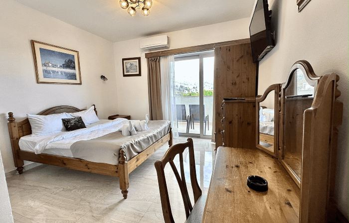 Guest House West Gate