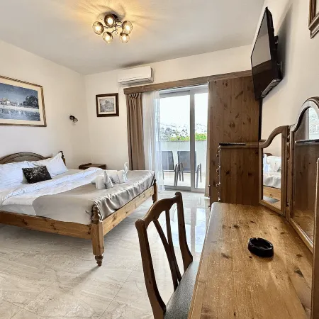 Guest House West Gate