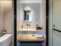 Yifang Hotel (Guangzhou Beijing Road Pedestrian Street, Yide Road Metro Station Branch) Hotels near Hoi Tong Monastery