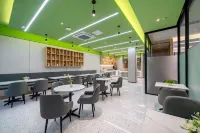 GreenTree Inn (Wuxi Yangjian Xihu Road) -  Gaming & Esports