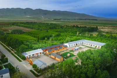 昭蘇馬廄里民宿·Mewsinn｜萌寵咖啡·度假院子 馬背民俗文化園附近的飯店