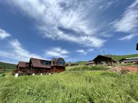 Muyie Legend | Mountain and Grassland Lifestyle Homestay - bar