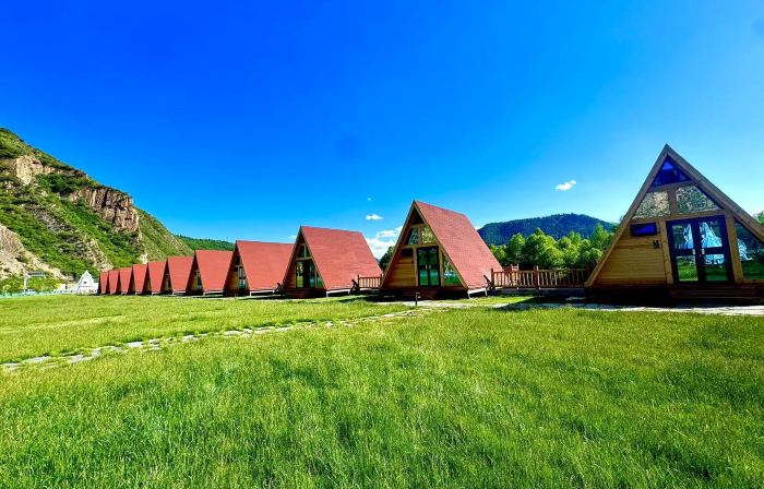 Yanou Traveler's Camp