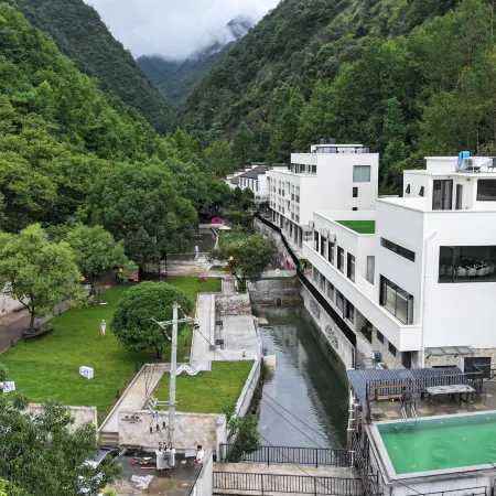 Floral Hotel · Wuyi Green Maple Valley Hotel