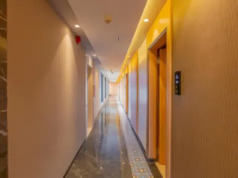 Shera Hotels & Banquets テインのホテル