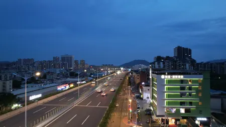 Yiqu Junhao Hotel (Zhongshan Sanxiang Shunchang Square) Отели рядом с достопримечательностью «Happy Valley»