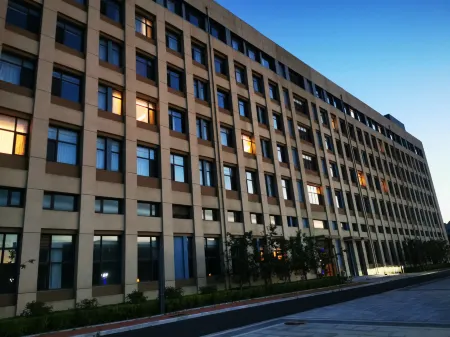 Dalian Dawai International Cultural Exchange Center Отели рядом с достопримечательностью «Dalian University of Foreign Languages (Lvshun South Road)»