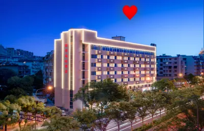 Four Seasons Yijing Hotel (Jinhua High-speed Railway Station Yintai City Branch) Hotels in 