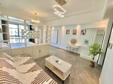 On Cloud Homestay (Wanda Plaza Branch) Отели рядом с достопримечательностью «Anhui Polytechnic University»