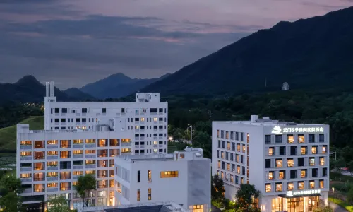 Yunmen 5 Seasons Argyle Resort Hotel