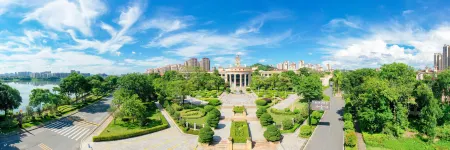 DongAn Hotel (Heyuan Shili Dong'an East Coast High-speed Rail Station Store) Отели рядом с достопримечательностью «Wutong Mountain Park»