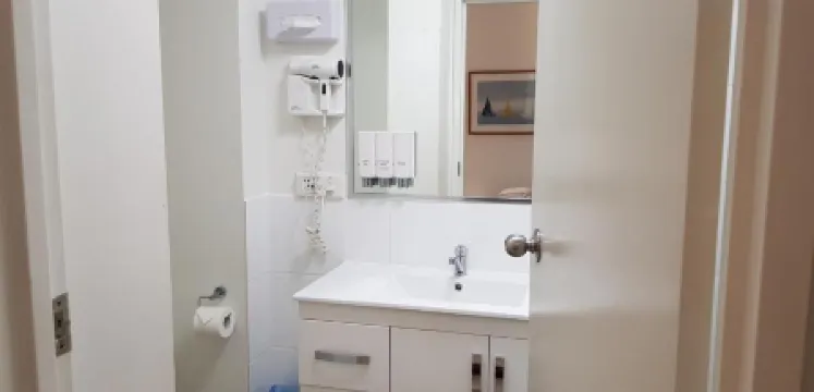 Reef Palms Motel Apartments Отели рядом с достопримечательностью «Cairns Esplanade Beach Volleyball Court»