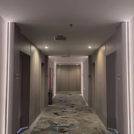 Uxin Banner Xian Hotel
