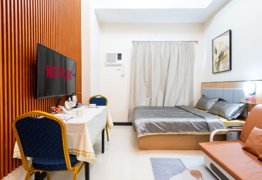 Home me Suites at Aurora Escalades Cubao 거실