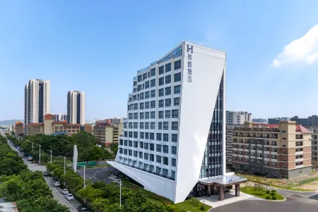 Mehood Hotel (Baolongcheng Branch, Zhuhai North Station) Отели рядом с достопримечательностью «Zhuhai Branch of Beijing Normal University Dormitory»