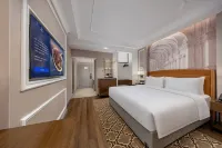 Vienna International Hotel (Huanglong Jiuzhai High-speed Railway Station Branch) - parking