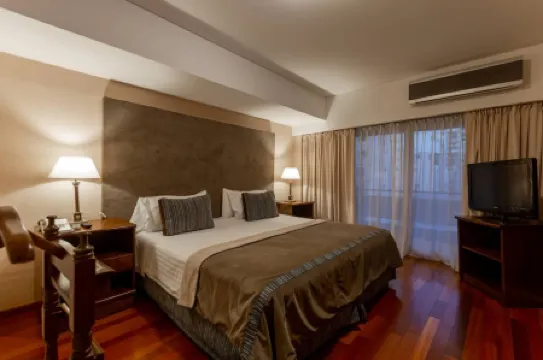 Feir's Park Hotel & Rooftop Отели рядом с достопримечательностью «Здание Кавана»