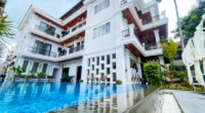 The Center Point Hotels near Street 08