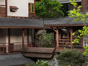 Under the Tree Art Hot Spring Homestay