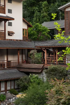 Under the Tree Art Hot Spring Homestay - โรแมนติก