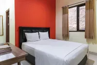 TwoSpaces Living at Toedjoeh Enam Homestay Syariah Karangpilang 호텔