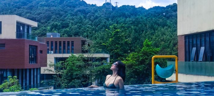 Rong she you ran Shu Hotel di Longmen County