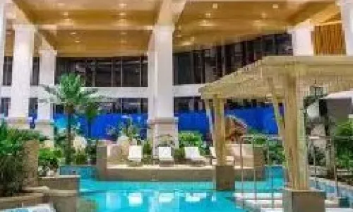 Qihe Peacock King Hot Spring Hotel