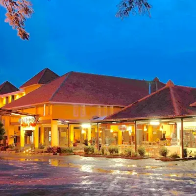 Pondok Jatim Park Hotel & Cafè Hotel berhampiran Stadium Brantas