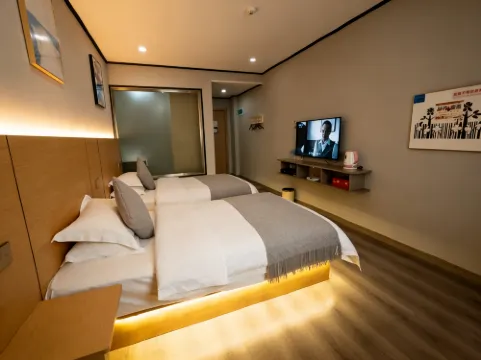 Xingyi Jinlandao Hotel (Jushan Square Dream City)