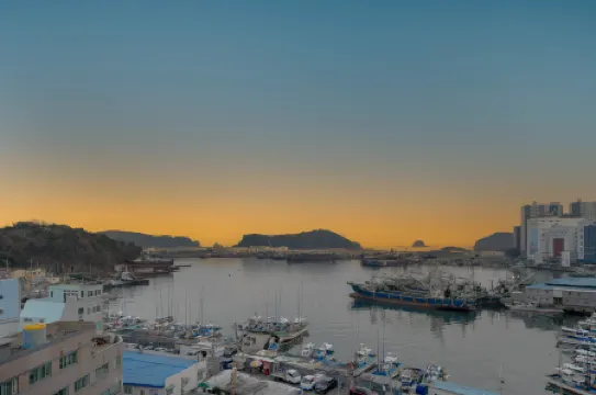 Brown Dot Hotel Dadaepo Beach (Old.Oia Hotel) Отели рядом с достопримечательностью «Морской пляж Тадэпхо»