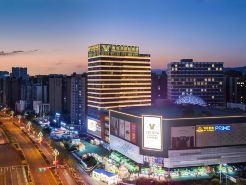 Vienna International Hotel (Xichang Qionghai Wetland Wanda Plaza Store)